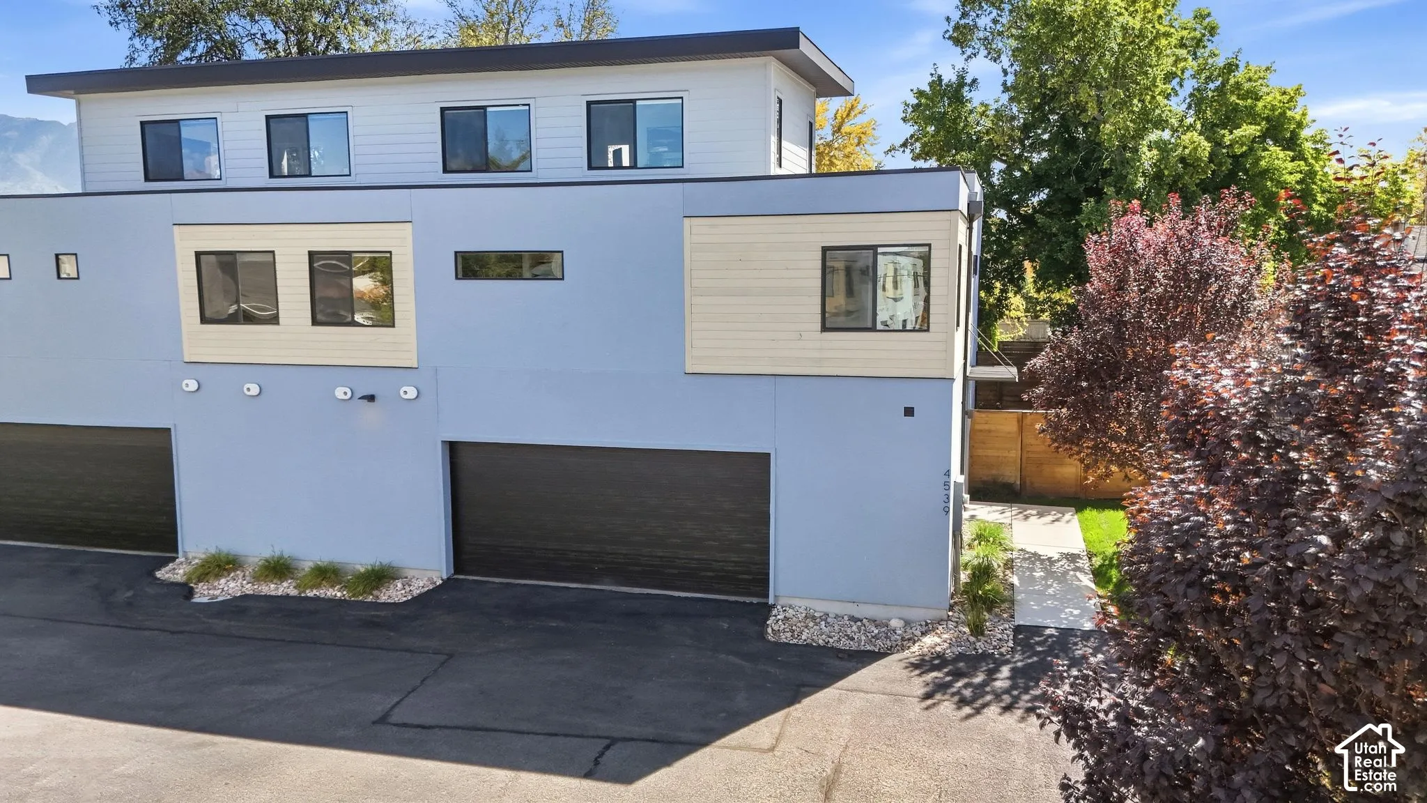 Contemporary multi-story exterior
