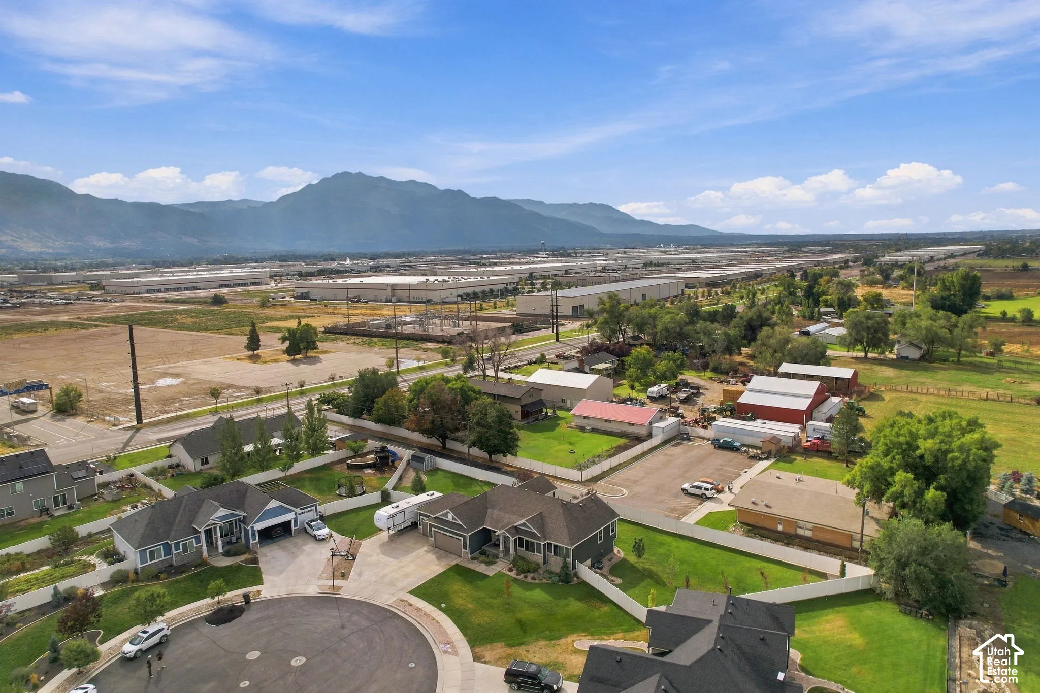 Mountain backdrop with a residential cul-de-sac