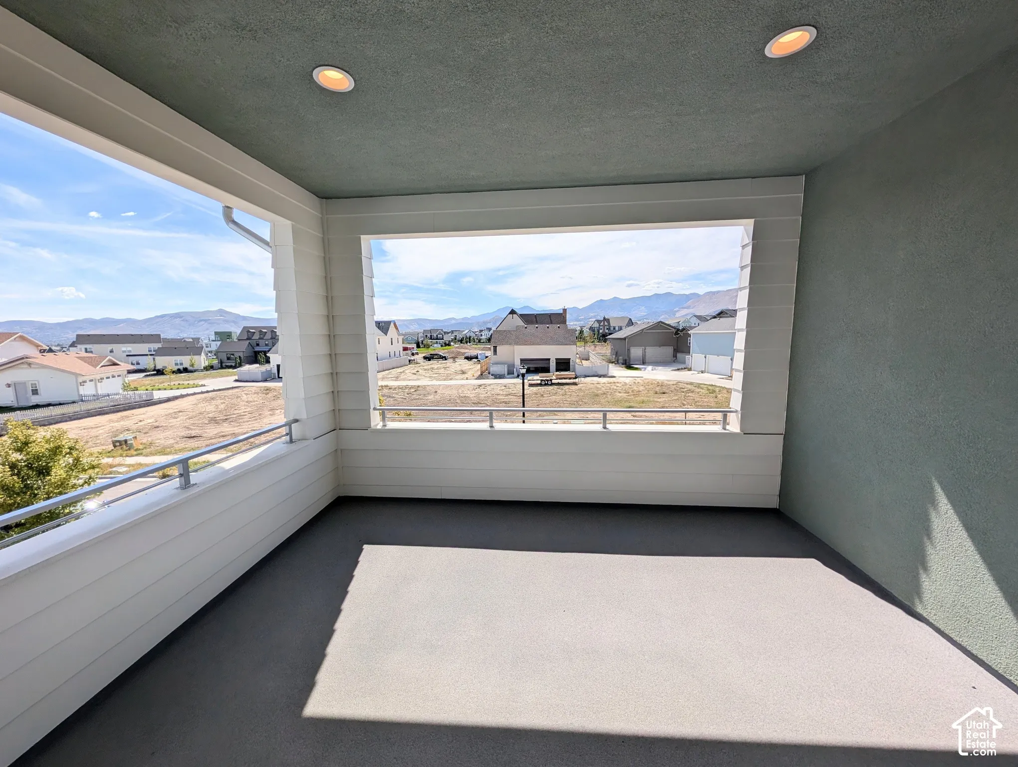 Covered exterior patio featuring a concrete floor and integrated recessed lighting