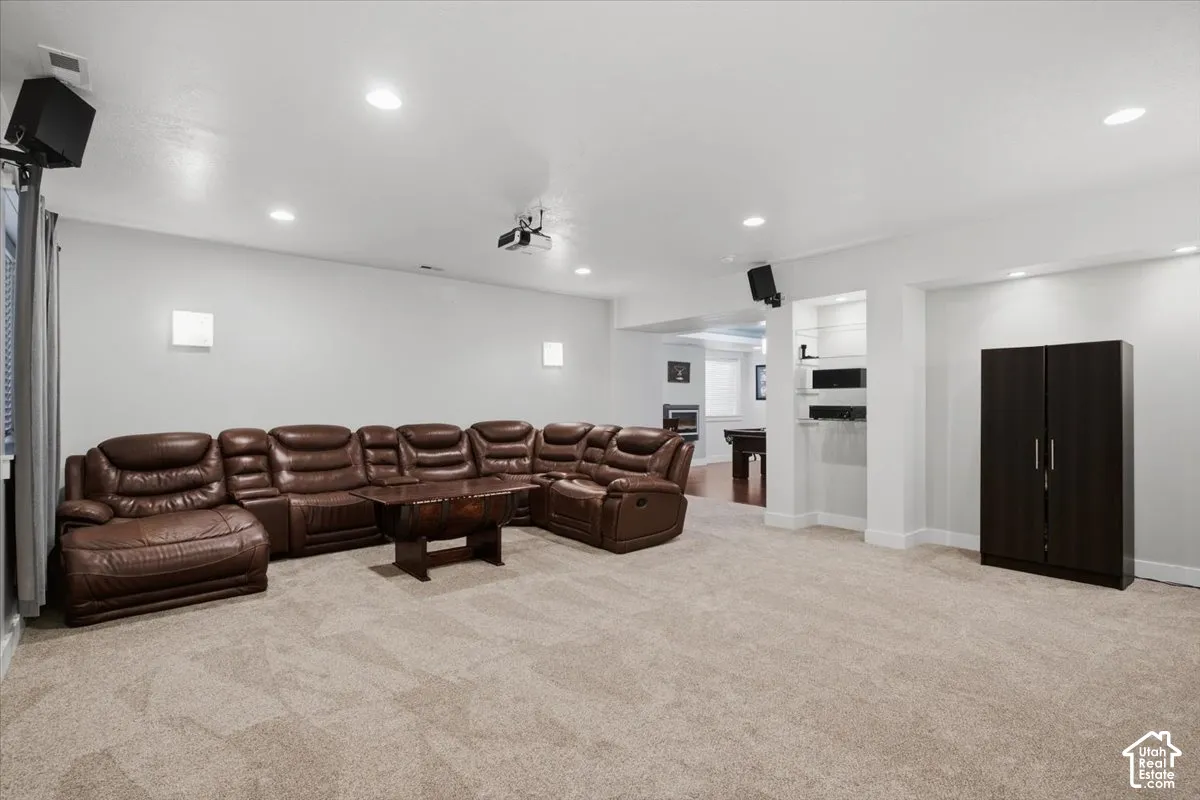 Spacious room featuring neutral carpet flooring and recessed lighting