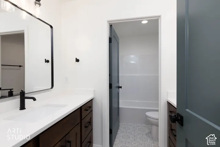 Upstairs bathroom with two vanities and separate toilet/tub area