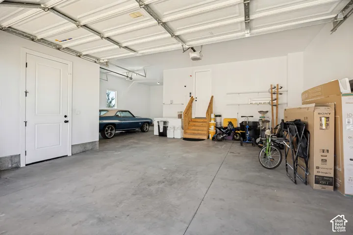 Spacious garage