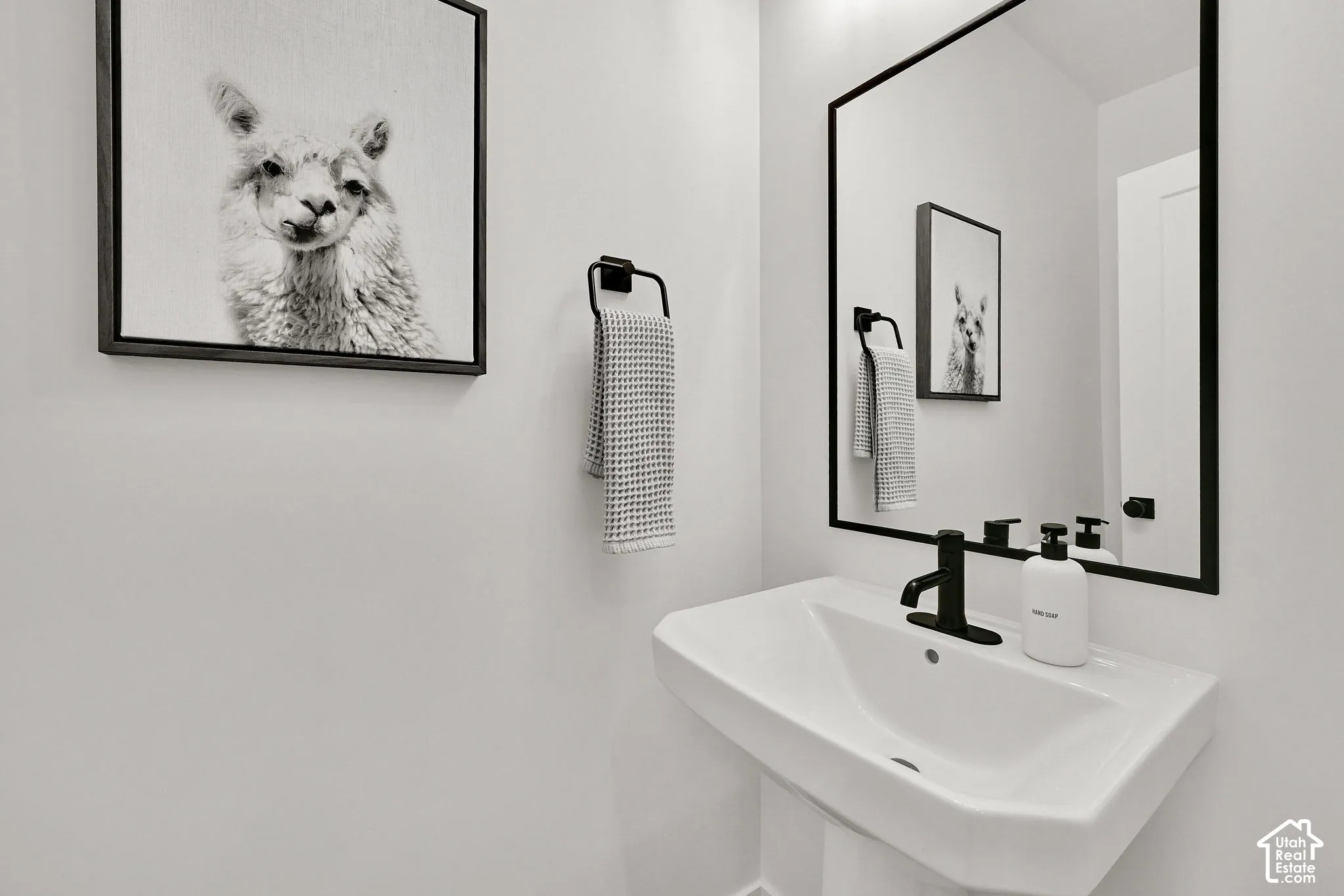 Half bath located just off of the LIving Room