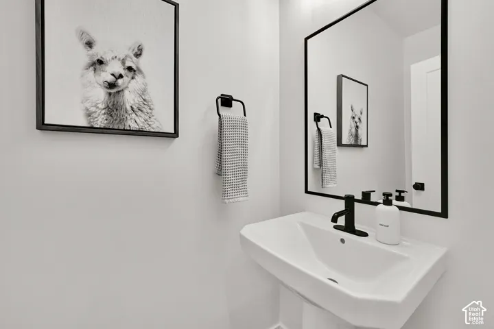Half bath located just off of the LIving Room