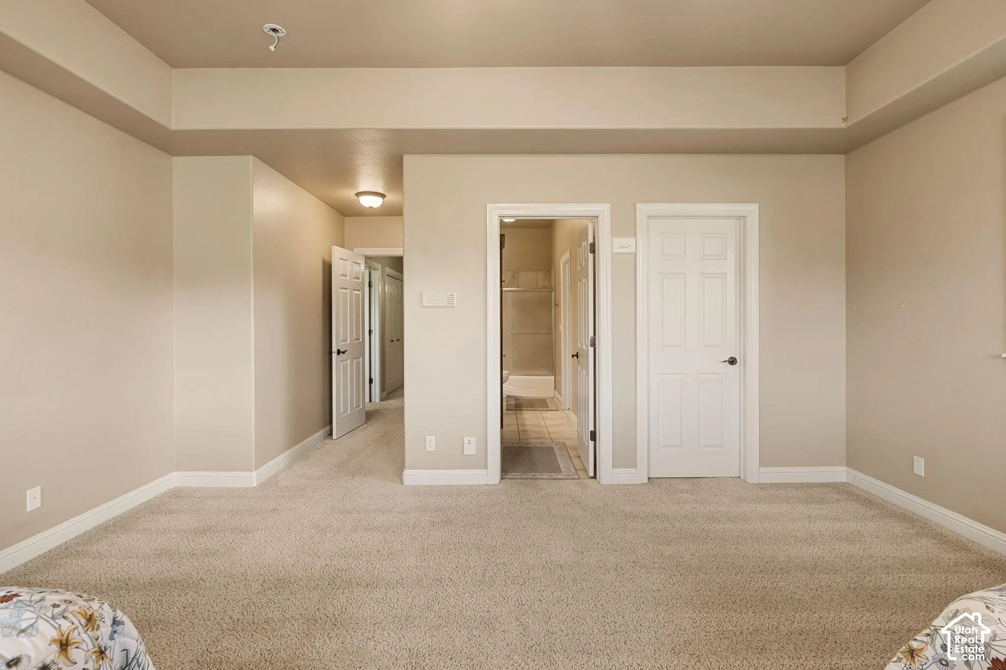 Recessed ceiling with integrated lighting