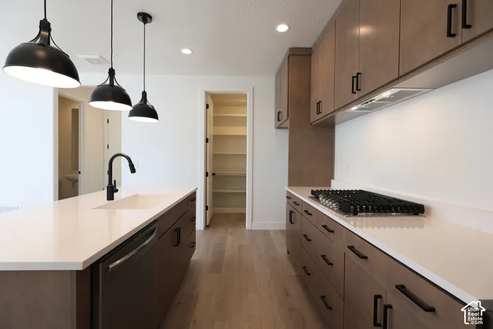 *Interior finished photos are from previously built homes of the same floor plan for example purposes. Upgrades and finishes vary.*