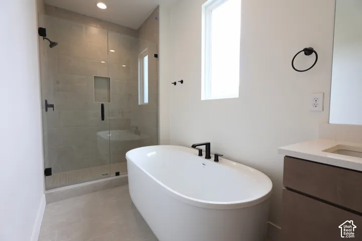 *Interior finished photos are from previously built homes of the same floor plan for example purposes. Upgrades and finishes vary.*