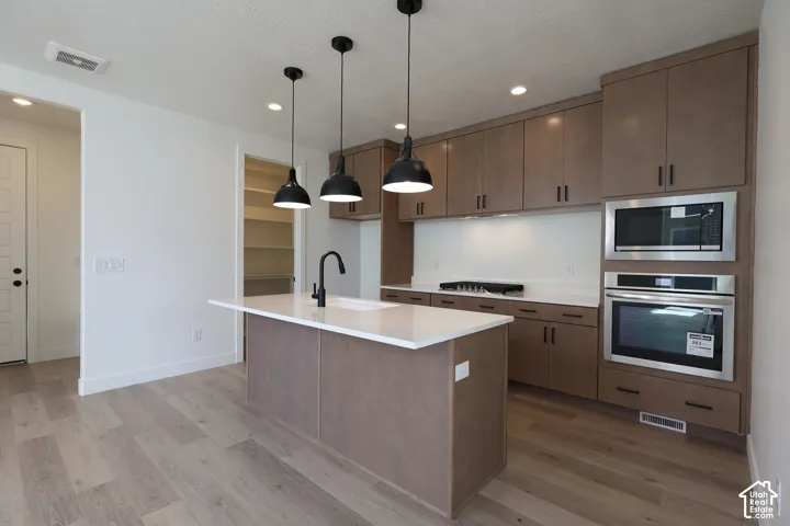 *Interior finished photos are from previously built homes of the same floor plan for example purposes. Upgrades and finishes vary.*