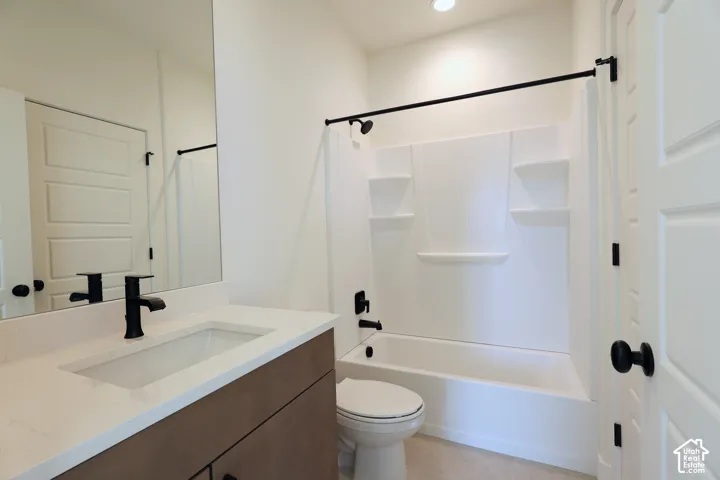 *Interior finished photos are from previously built homes of the same floor plan for example purposes. Upgrades and finishes vary.*