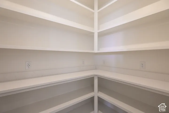 *Interior finished photos are from previously built homes of the same floor plan for example purposes. Upgrades and finishes vary.*