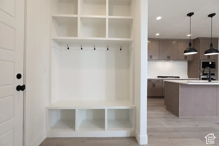 *Interior finished photos are from previously built homes of the same floor plan for example purposes. Upgrades and finishes vary.*