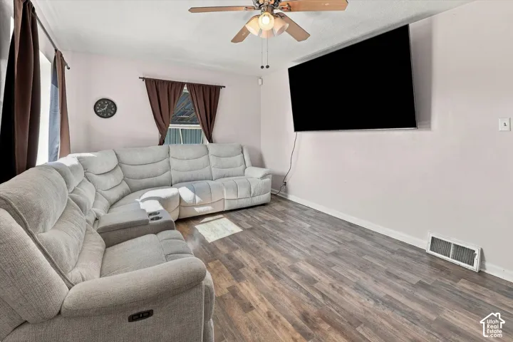 190 Ross Dr, Clearfield, Utah 84015
