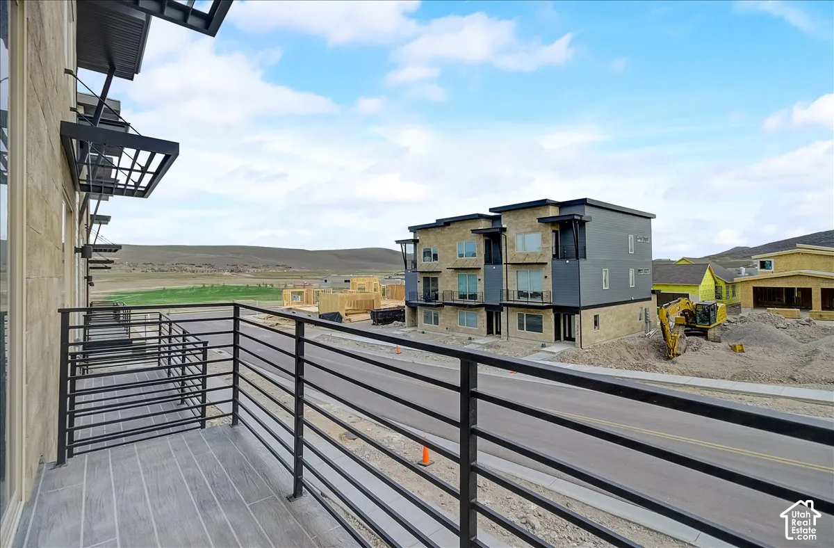 Balcony featuring tile flooring and black metal railings