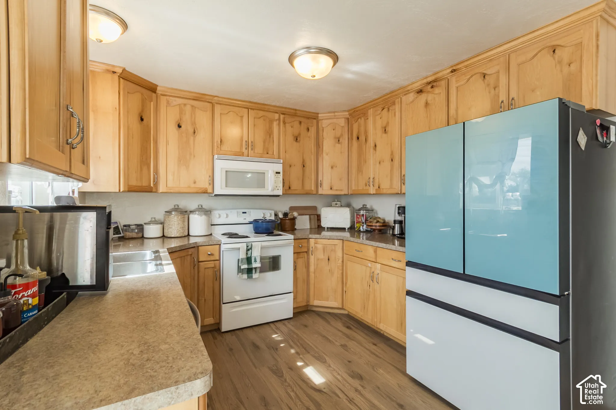 U-shaped kitchen featuring wood-finish cabinetry and countertops