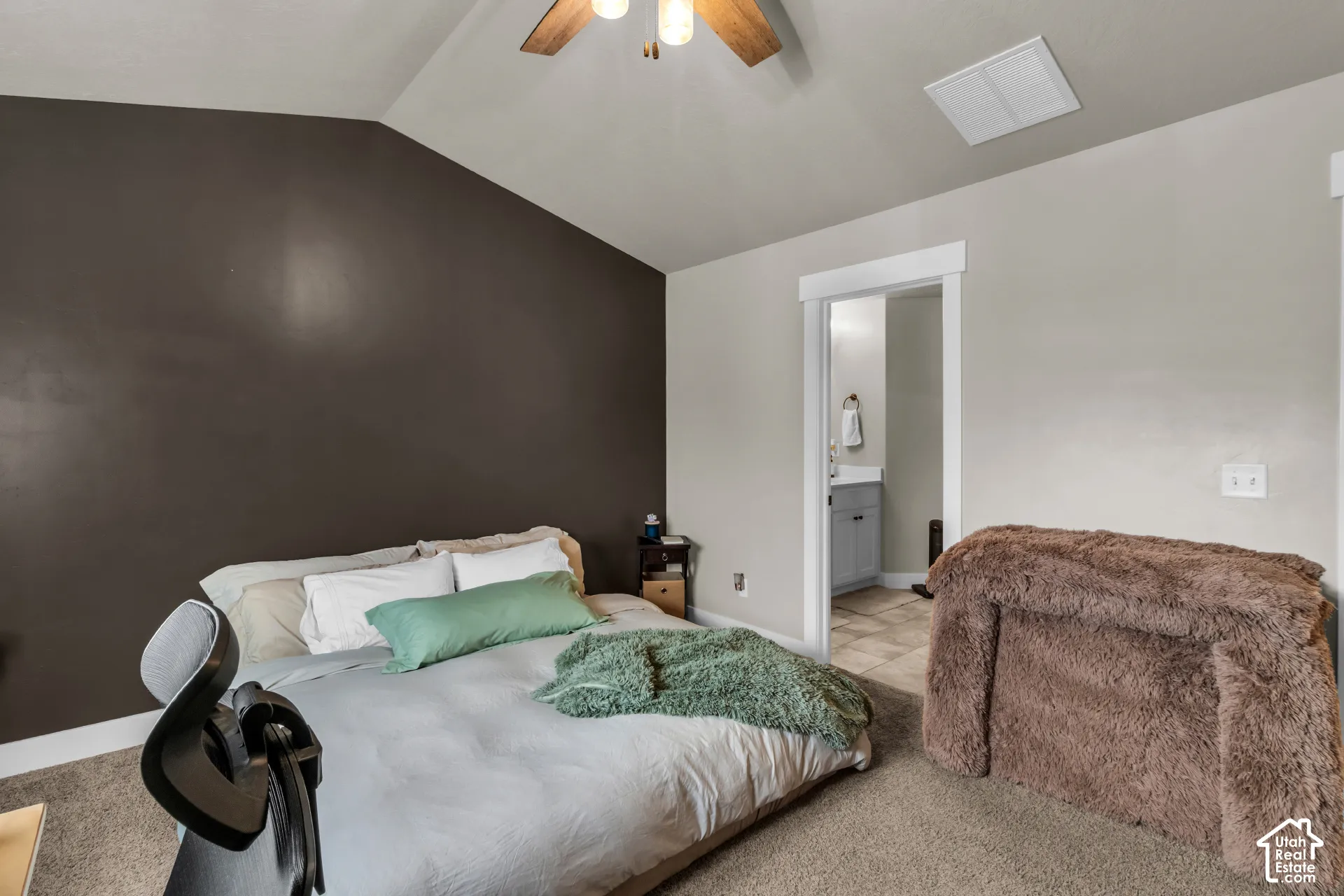Vaulted ceiling with ceiling fan, recessed lighting, and carpet flooring