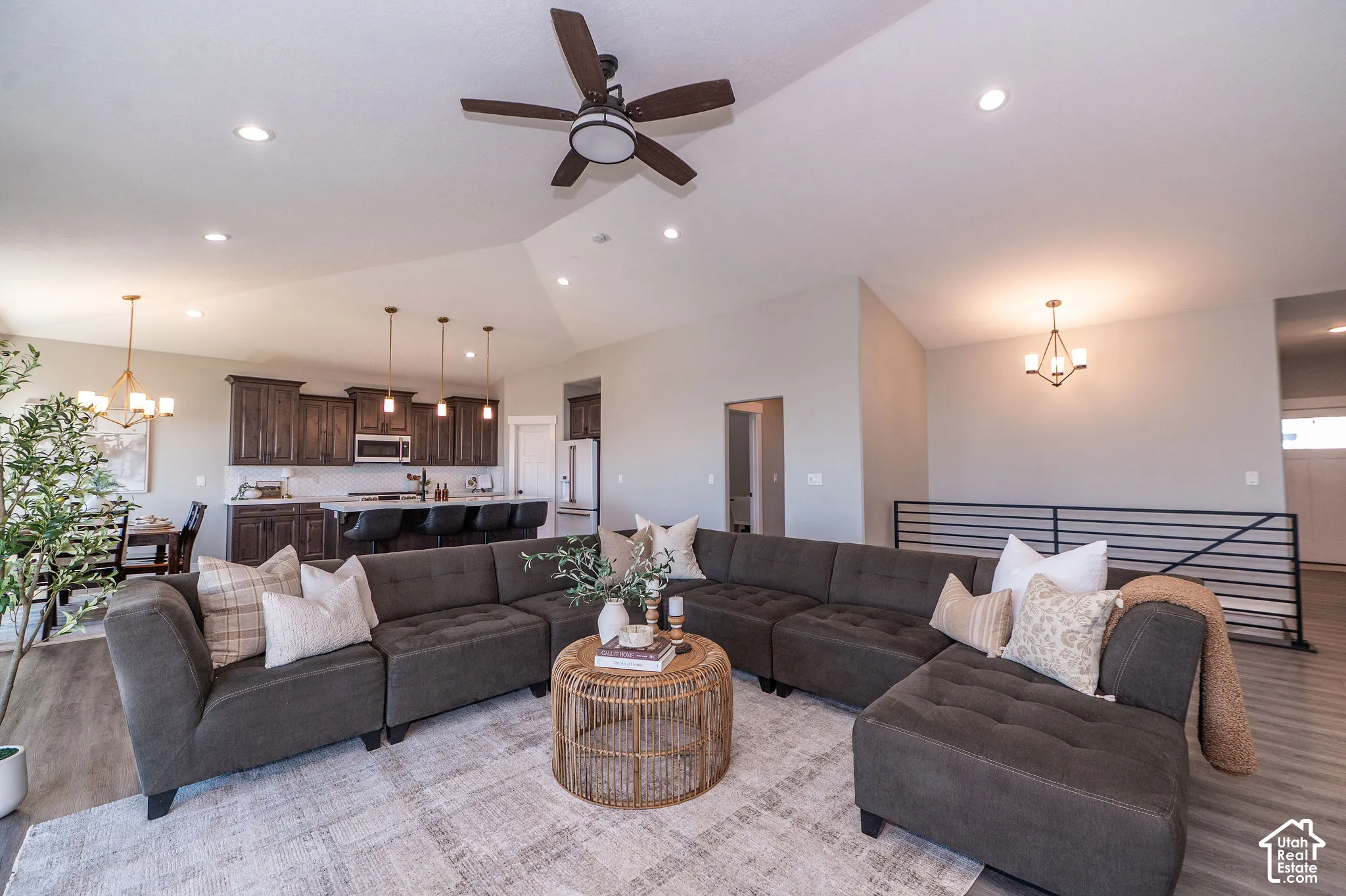 Vaulted ceiling with recessed lighting and a ceiling fan