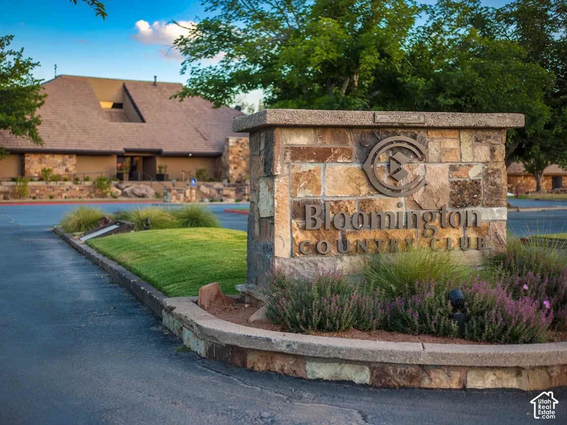 Stone entry monument featuring "Bloomington Country Club" lettering