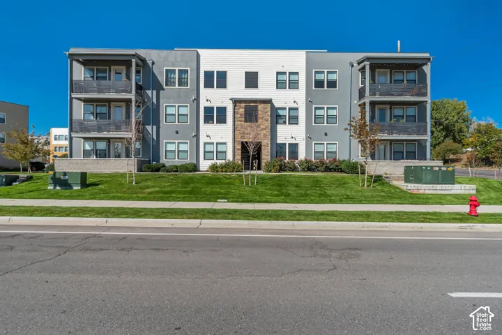 Outdoor building