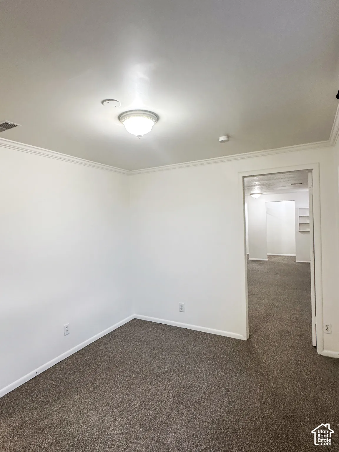 Neutral wall paint with crown molding