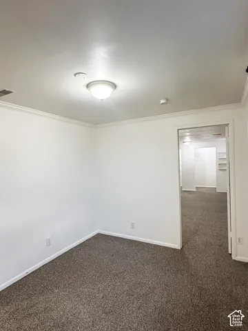 Neutral wall paint with crown molding