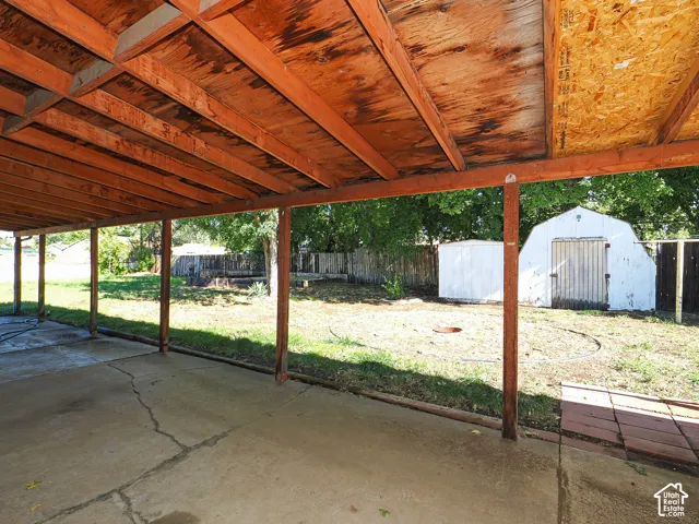 Covered patio with concrete flooring