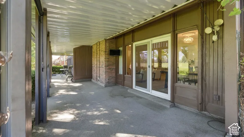 Covered patio with a concrete surface