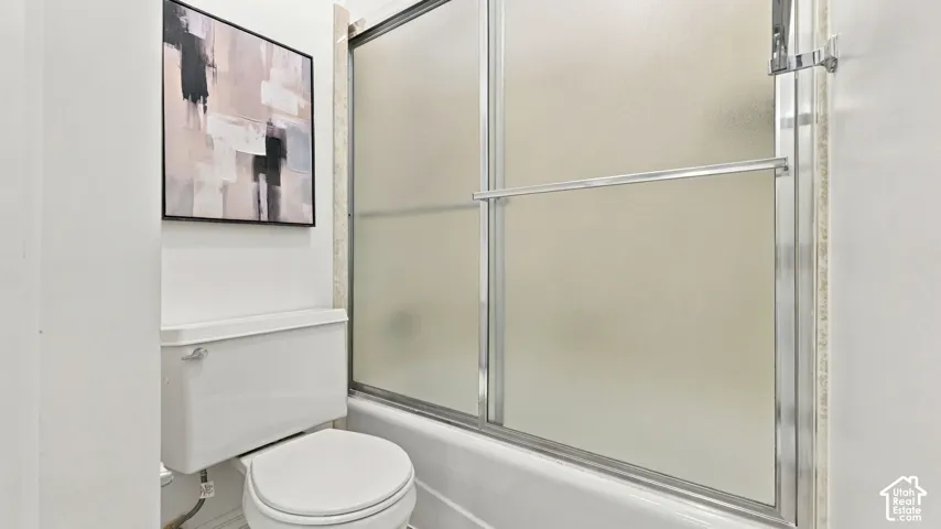 White commode with a chrome flush lever