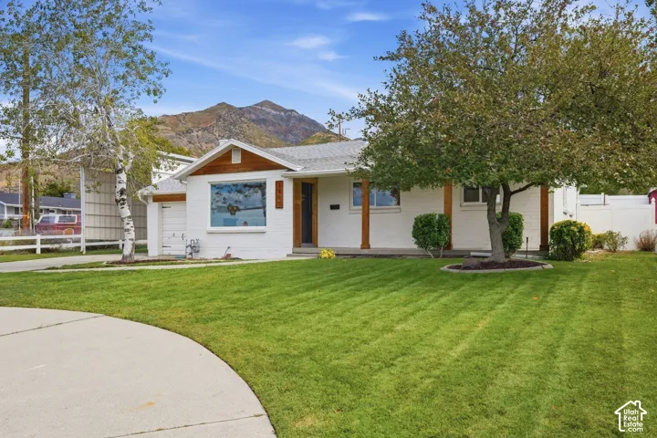 Beautiful home with covered RV-Boat parking