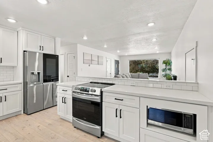 Bright & loads of natural light in this kitchen