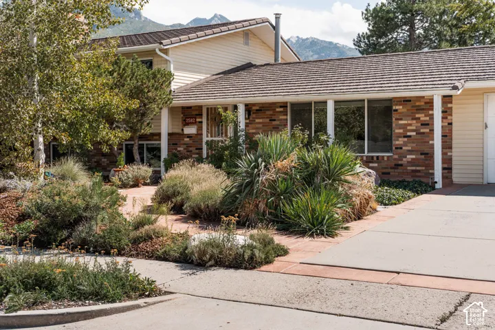 2582 E Cavalier Dr, Cottonwood Heights, Utah 84121