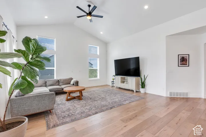 4822 N Canaan Peak Dr, Eagle Mountain, Utah 84005