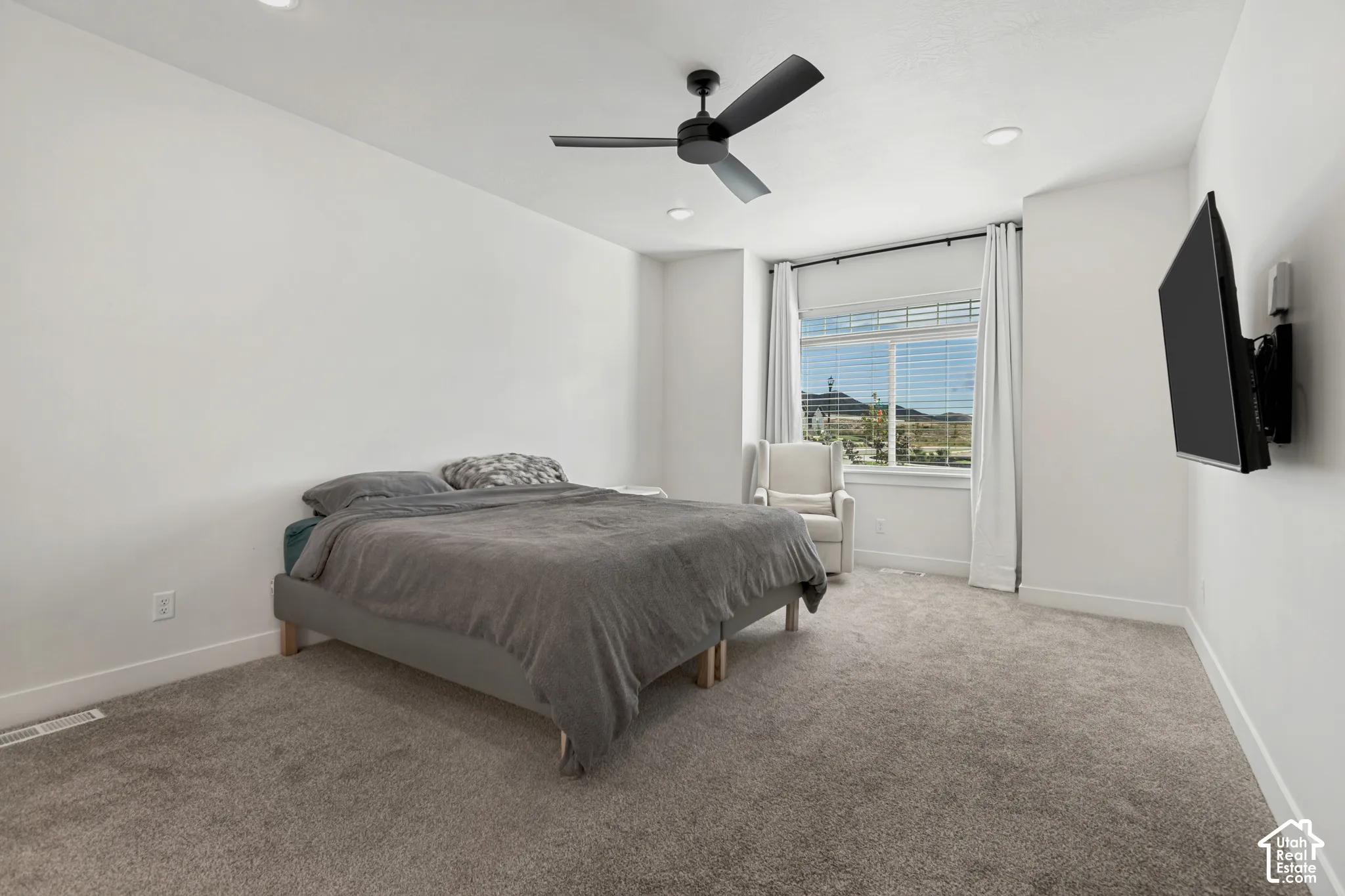 Spacious room featuring carpeting, recessed lighting, and a ceiling fan