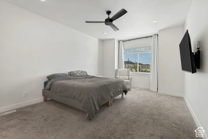 Spacious room featuring carpeting, recessed lighting, and a ceiling fan