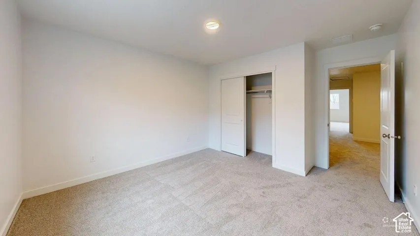 Neutral-toned carpeting throughout with a recessed lighting fixture