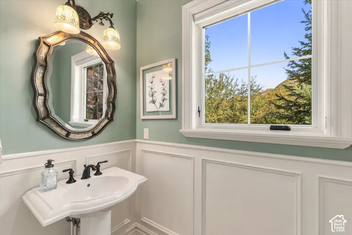 266 Meadow Dr, Springville, Utah 84663