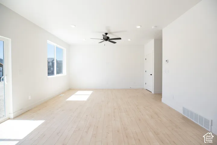 Large family room with 9' ceiling and ceiling fan.