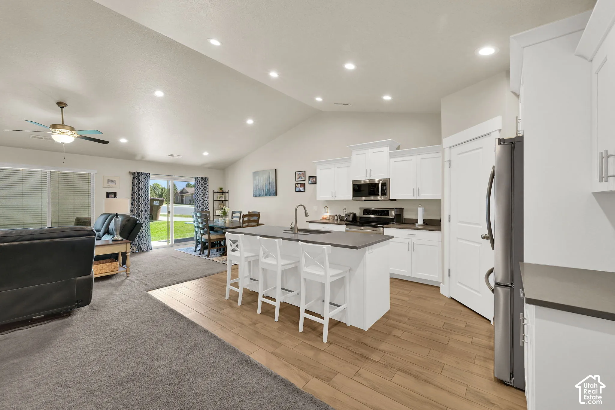 Vaulted ceiling with recessed lighting