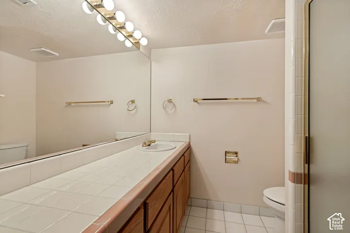 1532 W Cornerstone Dr, South Jordan, Utah 84095