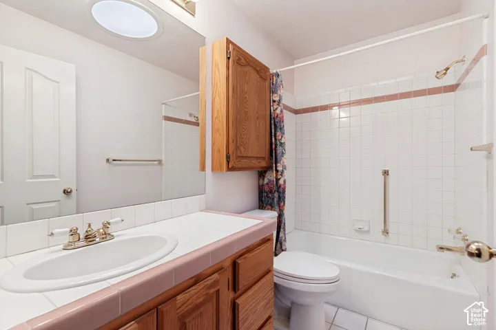 1532 W Cornerstone Dr, South Jordan, Utah 84095