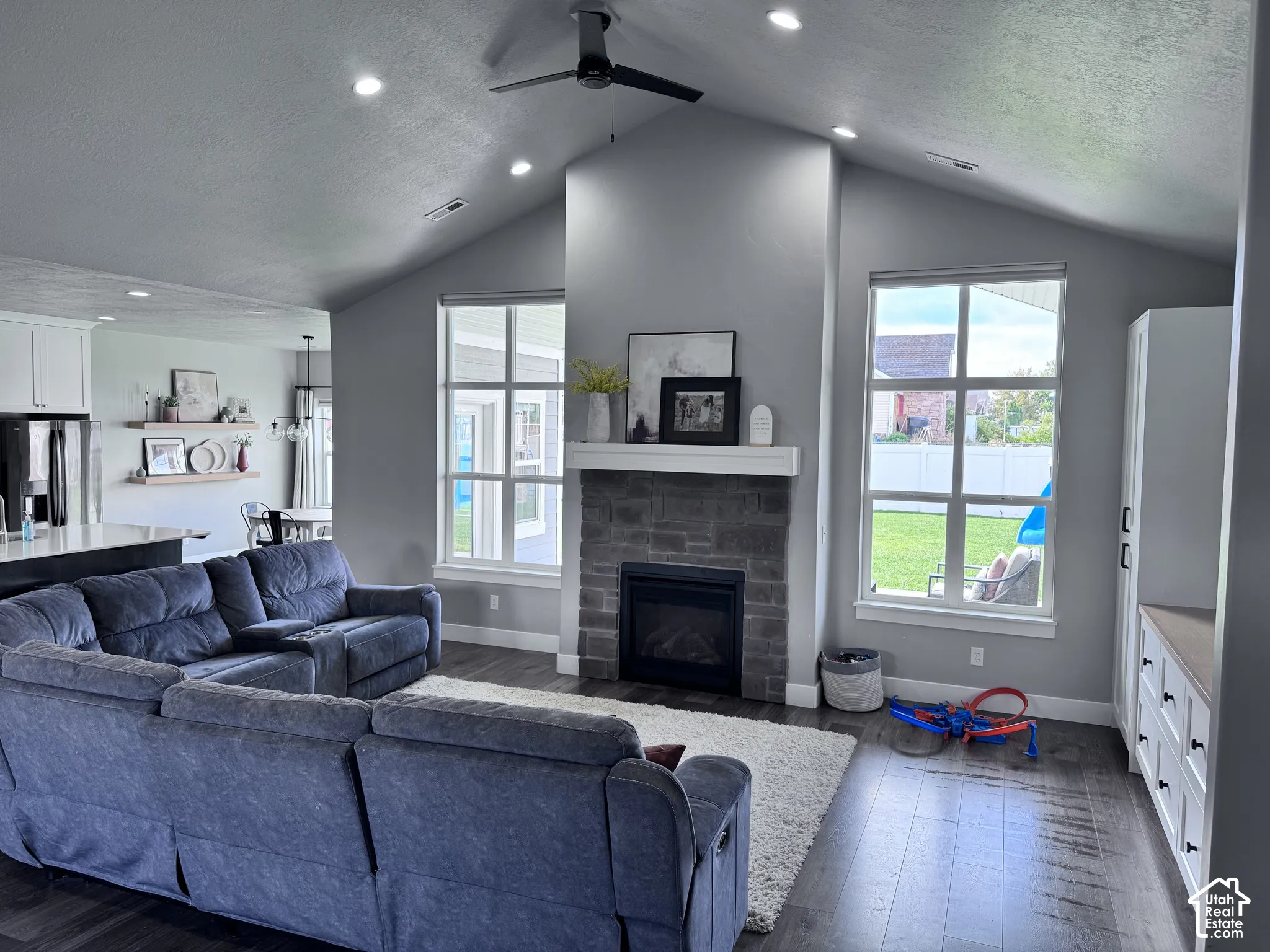 Vaulted ceiling with recessed lighting and a ceiling fan