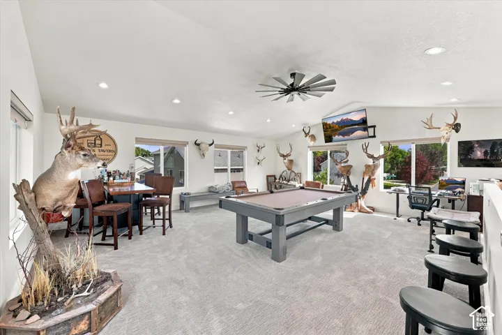 Room above detached garage.High ceiling with recessed lighting and a ceiling fan. With heating and air.