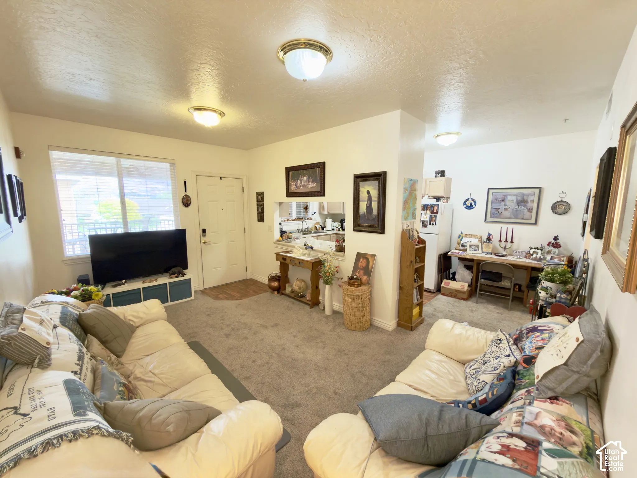 Large living room & dining area