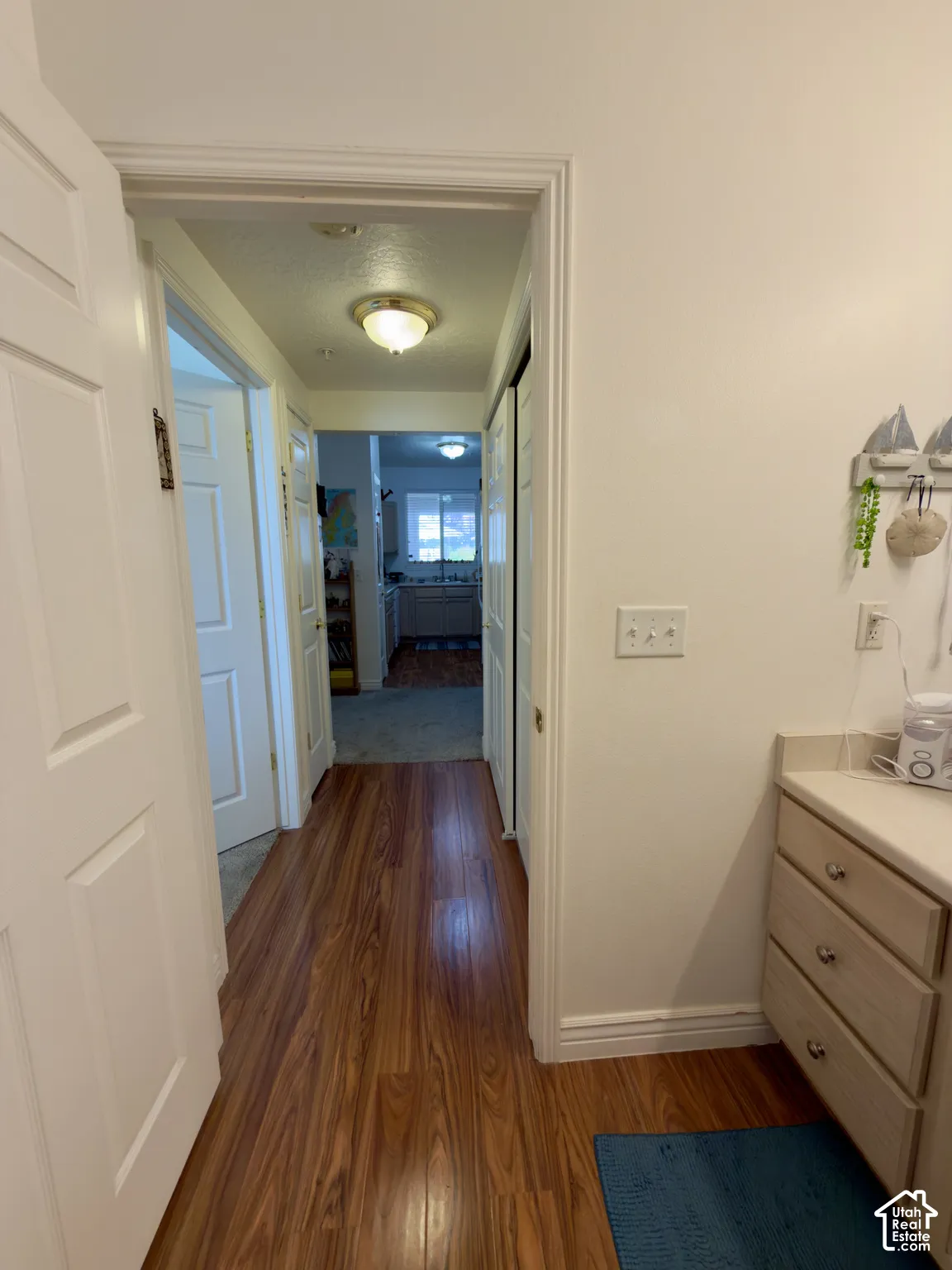 Bathroom & hallway to the bedroom & kitchen areas