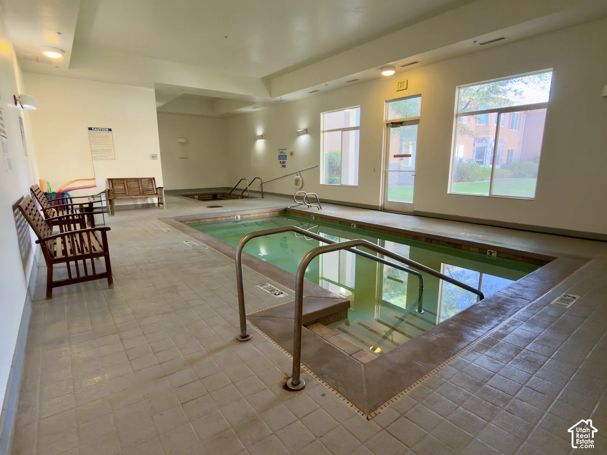 Indoor swimming pool & hot tub