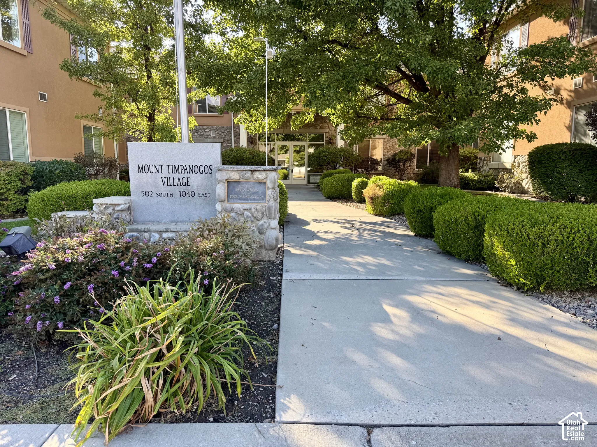 Entrance to the clubhouse/The Falls