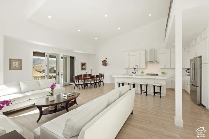 Vaulted ceiling with recessed lighting