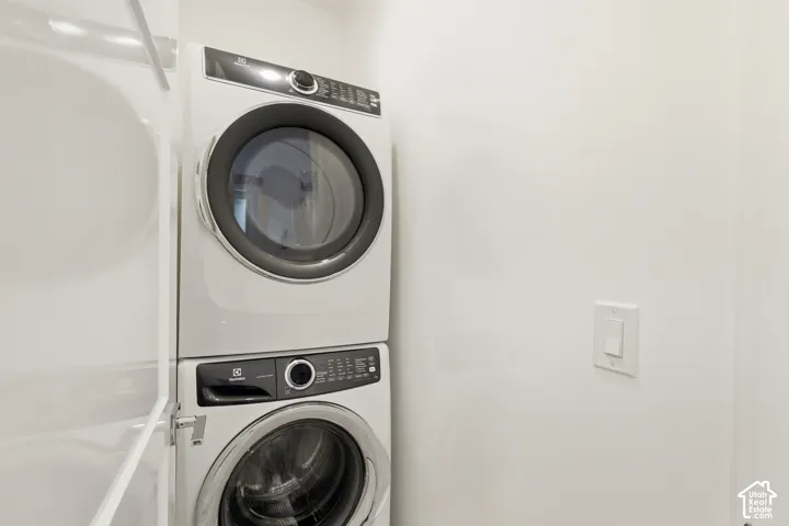 Stackable washer and dryer unit