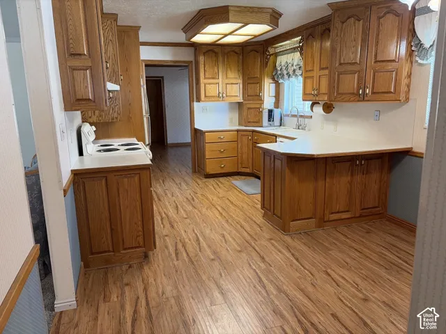 Kitchen & dinette