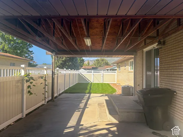 Covered patio with concrete flooring