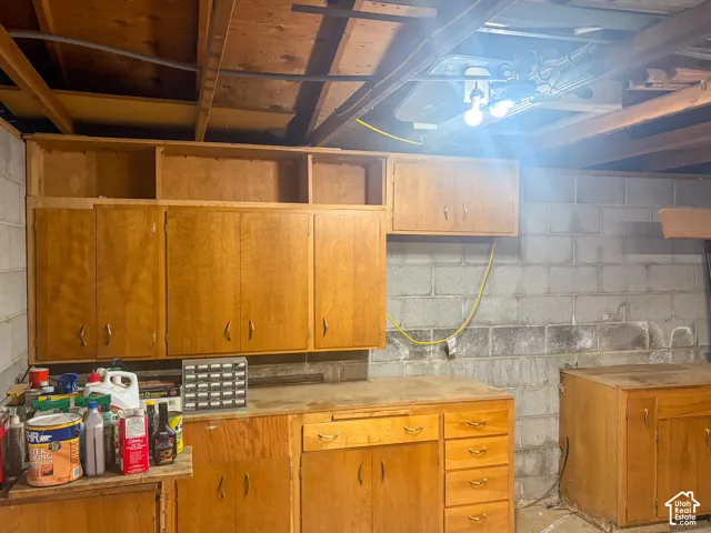Workshop & cabinets